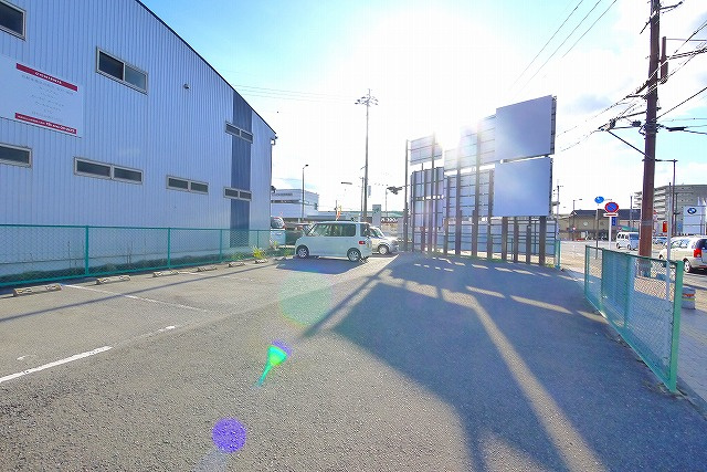 アクール三条大宮駐車場の外観