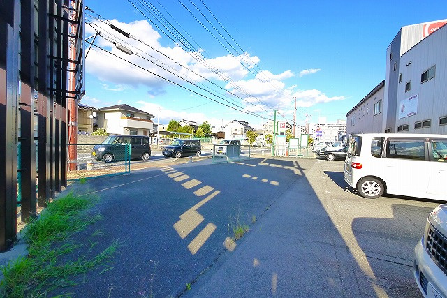 アクール三条大宮駐車場の外観
