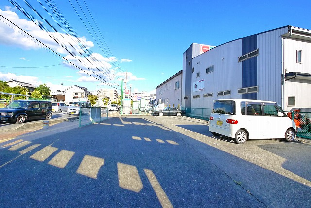 アクール三条大宮駐車場の外観