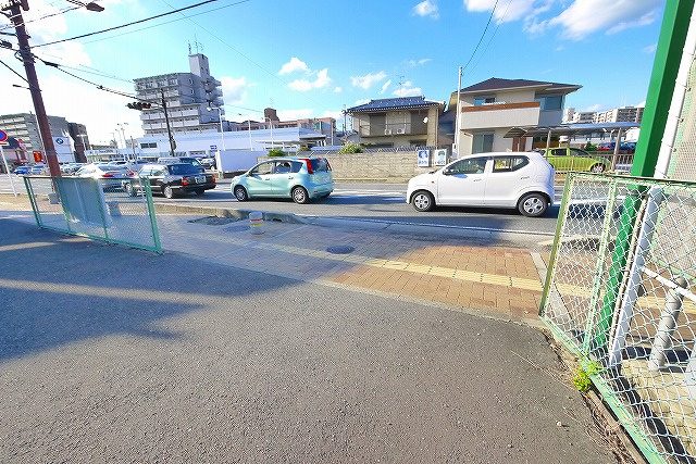 アクール三条大宮駐車場の外観