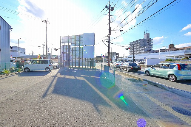 アクール三条大宮駐車場の外観