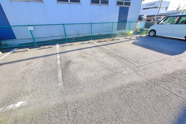 アクール三条大宮駐車場の外観