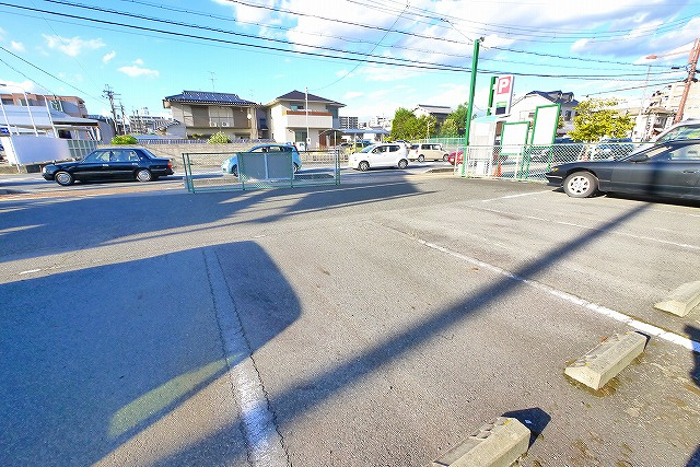 アクール三条大宮駐車場の外観