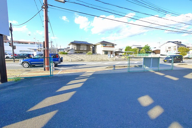 アクール三条大宮駐車場の外観