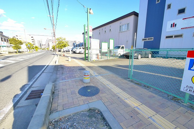 アクール三条大宮駐車場の外観