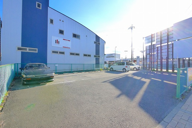 アクール三条大宮駐車場の外観