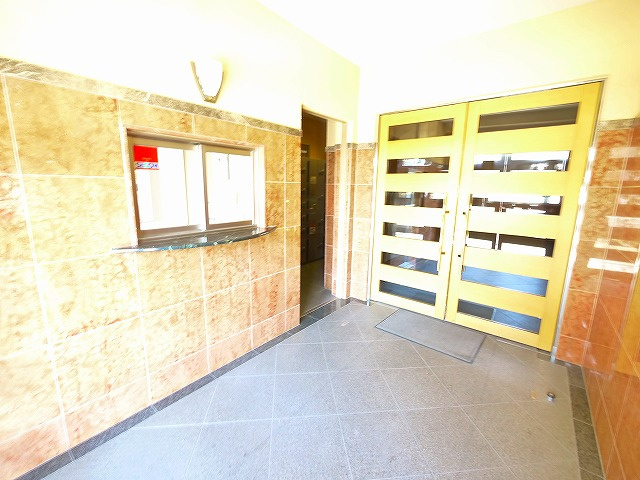 ラ・シェリのエントランス|清潔なエントランスです