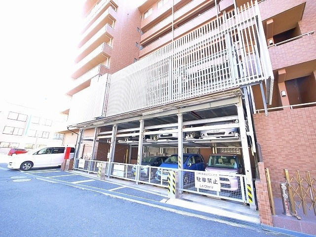 ラ・シェリの駐車場|機械式駐車スペースもあります