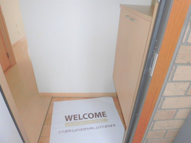 モアエクセレンスAの玄関