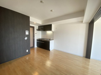 【居間・リビング】 | ＢＭＧ　ＲＥＳＩＤＥＮＣＥ | ※同物件他部屋写真　反転・色違いの場合有　現状優先