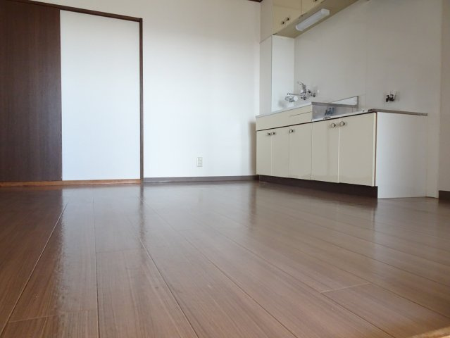 リバーサイドコートあづまの居間・リビング