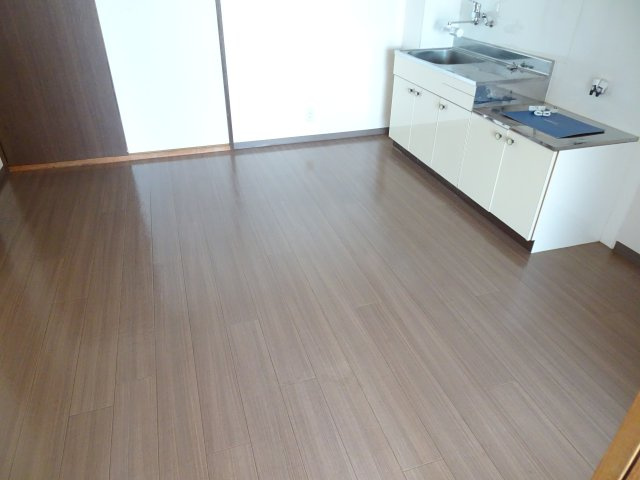 リバーサイドコートあづまの居間・リビング