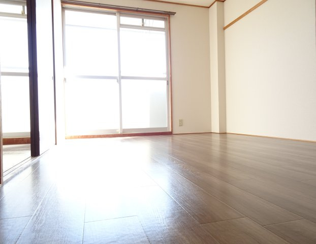 リバーサイドコートあづまの洋室