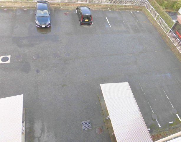 リバーサイドコートあづまの駐車場