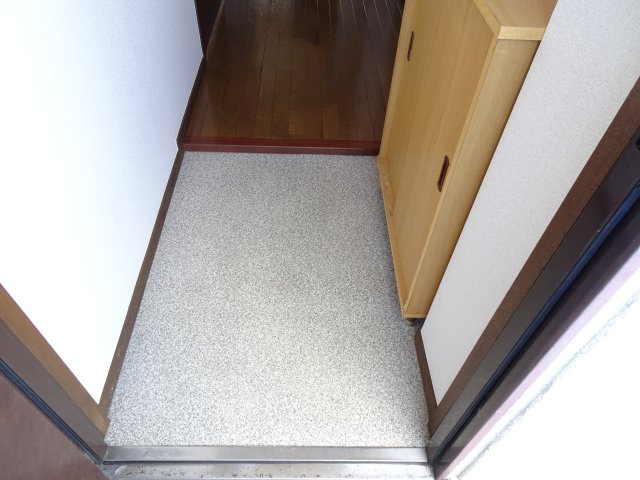 リバーサイドコートあづまの玄関