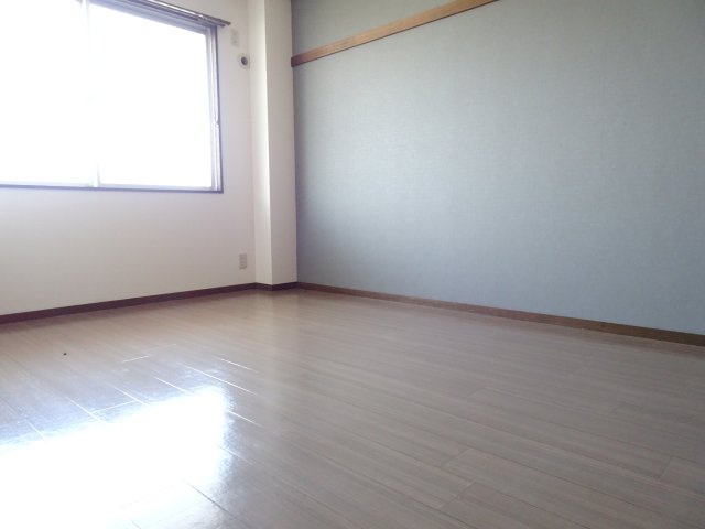 リバーサイドコートあづまの洋室