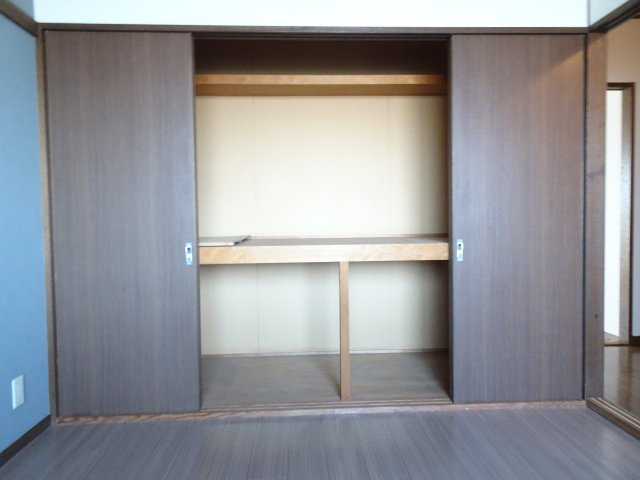 リバーサイドコートあづまの収納