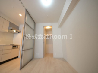 【洋室】 | ＯＰＵＳ　ＲＥＳＩＤＥＮＣＥ　ＳＨＩＮＳＡＩＢＡＳＨＩ　ＳＯＵＴＨ | コンパクトで使いやすい洋室です