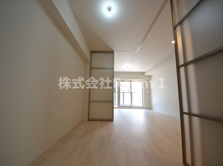 【居間・リビング】 | ＯＰＵＳ　ＲＥＳＩＤＥＮＣＥ　ＳＨＩＮＳＡＩＢＡＳＨＩ　ＳＯＵＴＨ | リビングです