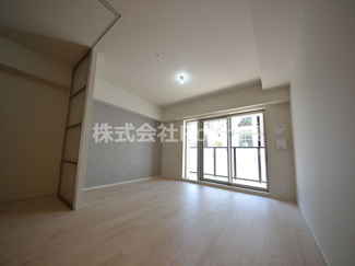 【居間・リビング】 | ＯＰＵＳ　ＲＥＳＩＤＥＮＣＥ　ＳＨＩＮＳＡＩＢＡＳＨＩ　ＳＯＵＴＨ | ゆったり過ごせる居間です