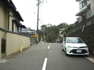 【前面道路含む現地写真】