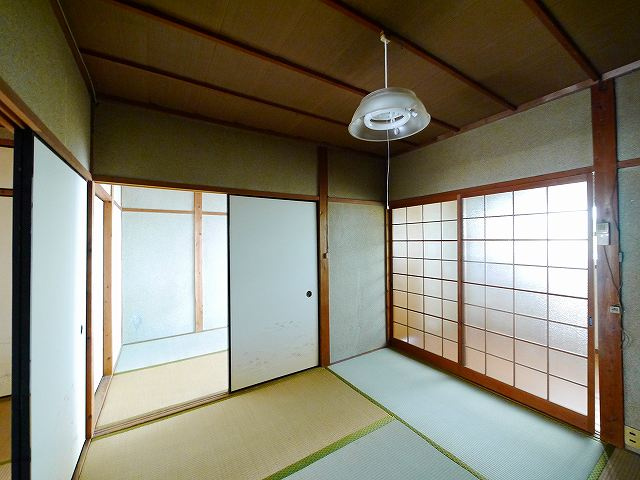 大西政男貸家の和室|柔らかい畳が心地よい和室