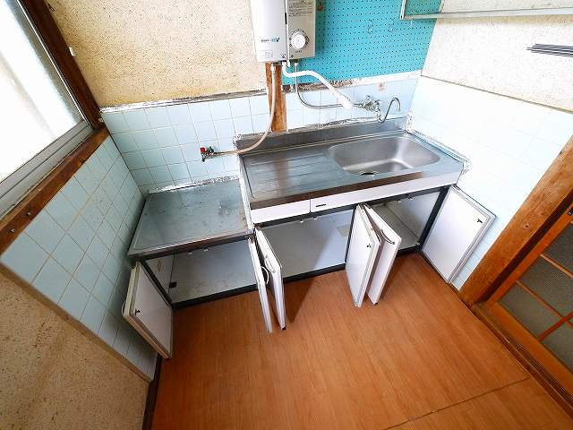大西政男貸家のキッチン|お料理しやすいキッチンです