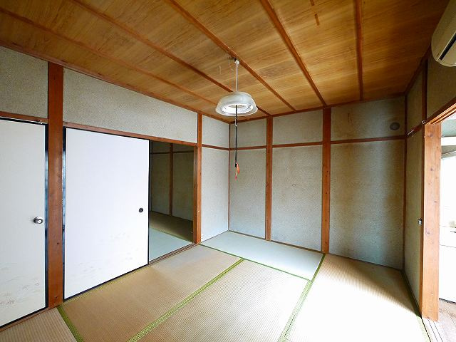 大西政男貸家の寝室|明るい和室です