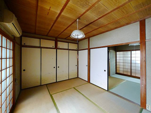大西政男貸家の寝室|広くて明るい寝室