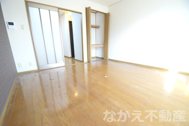 【寝室】 | 落ち着いた色調の寝室です