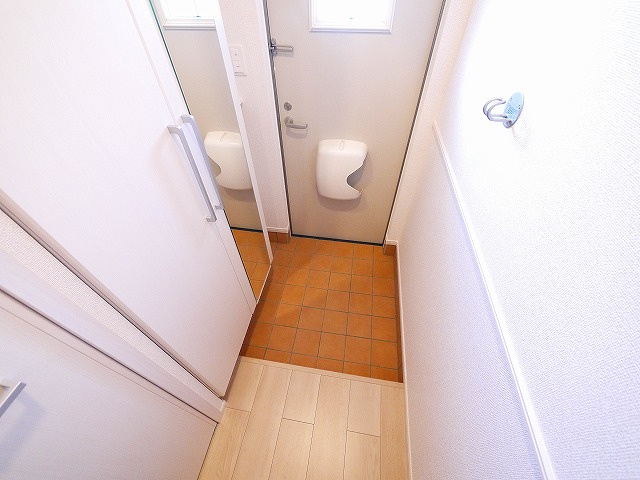 クレメント木津宮ノ内Bの玄関
