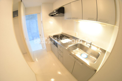 【キッチン】 | ルクレ堺筋本町レジデンス | コンパクトなキッチンで掃除もラクラク