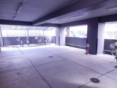 サンクチュアリ四条高倉の駐車場|駐輪場