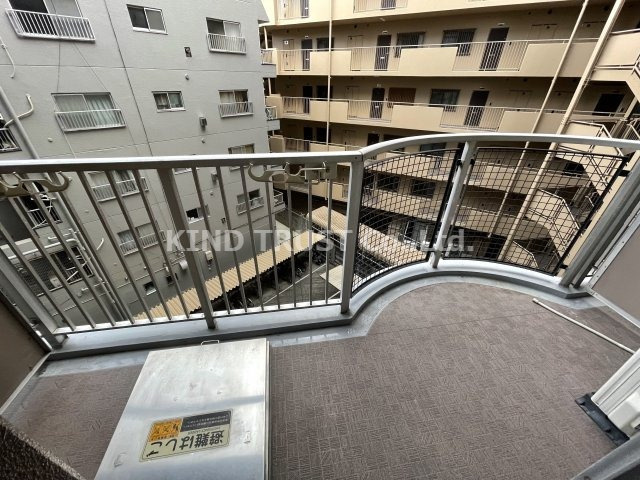 ルモン中津のバルコニー|外からの目が気にならないバルコニーで洗濯物が干せます