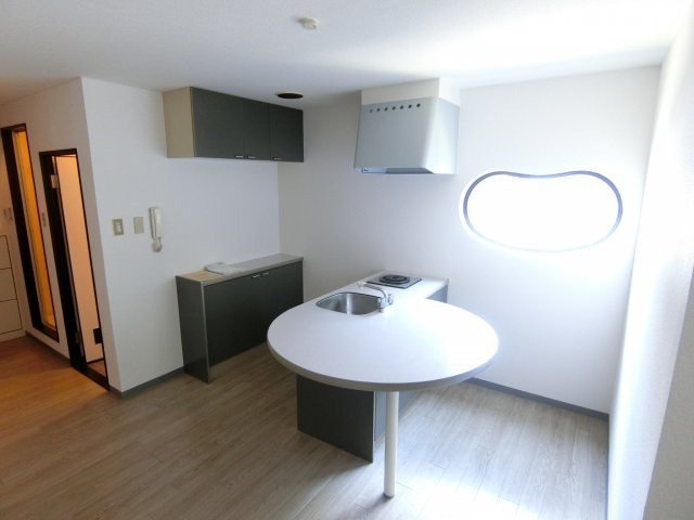アメージングエステートのキッチン|同物件別部屋イメージ写真