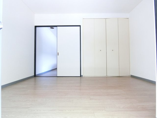 アメージングエステートの洋室|同物件別部屋イメージ写真