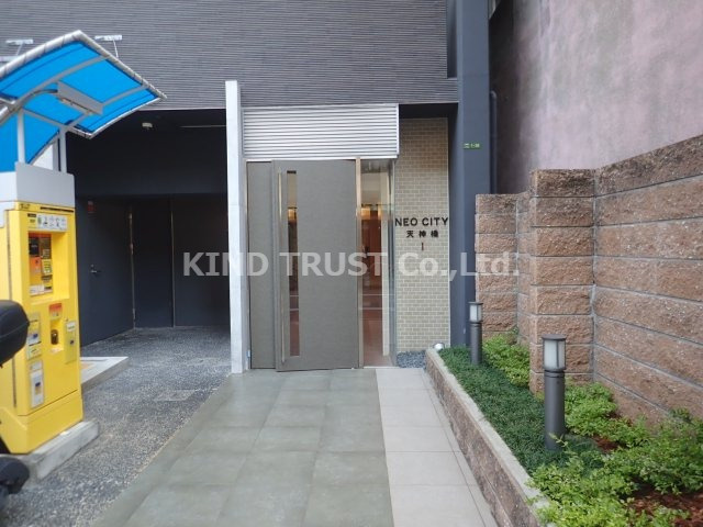 ネオシティ天神橋のエントランス