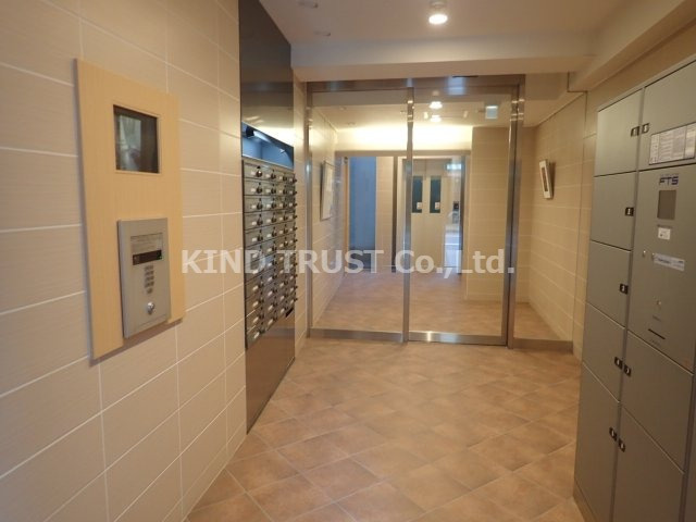 ネオシティ天神橋のエントランス