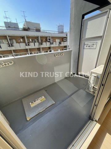 ネオシティ天神橋のバルコニー|外からの目が気にならないバルコニーで洗濯物が干せます