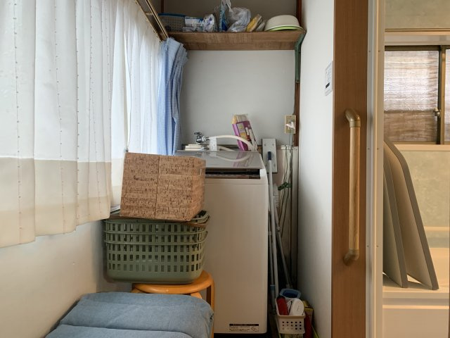 岩美町浦富戸建の玄関
