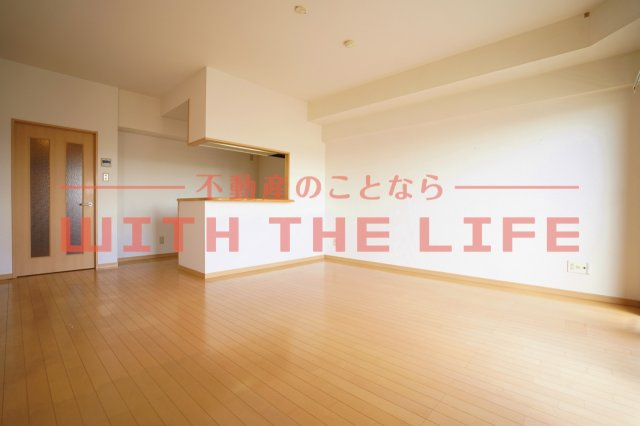 レジデンシャル【キャッシュバック対象物件】の居間・リビング|ゆったり過ごせる居間です