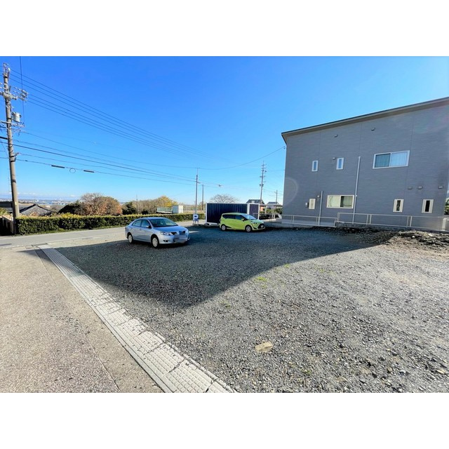 海津市南濃町山崎の事務所の駐車場