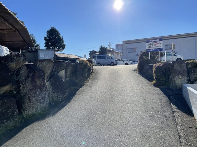 梅信パーキングの駐車場