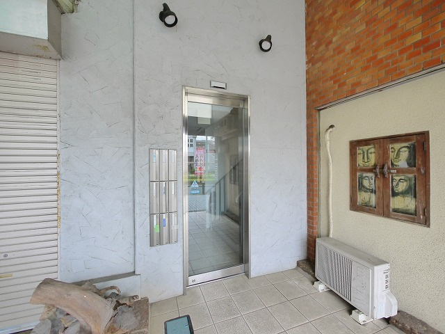 幸和ビルのエントランス|清潔なエントランスです