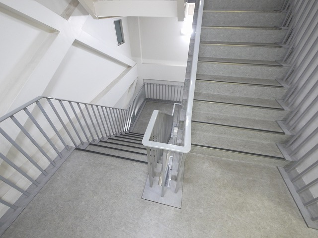幸和ビルのその他共用部分|階段部分です