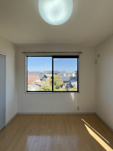ヴィ・ラフィネ旗ヶ崎2号館の洋室
