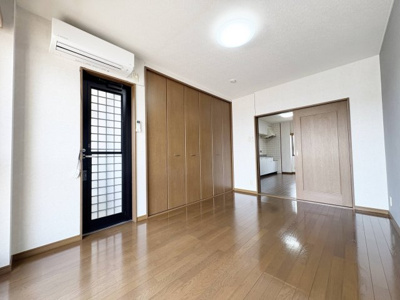 【洋室】 | メゾンロイヤル