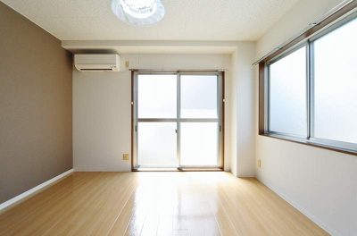 【居間・リビング】 | フレグランス沖洲 | 居間です