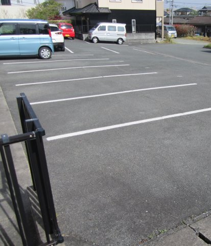 サンシャイン築地の駐車場