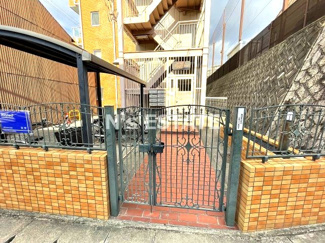 【エントランス】 | ロイヤルコートナグラ